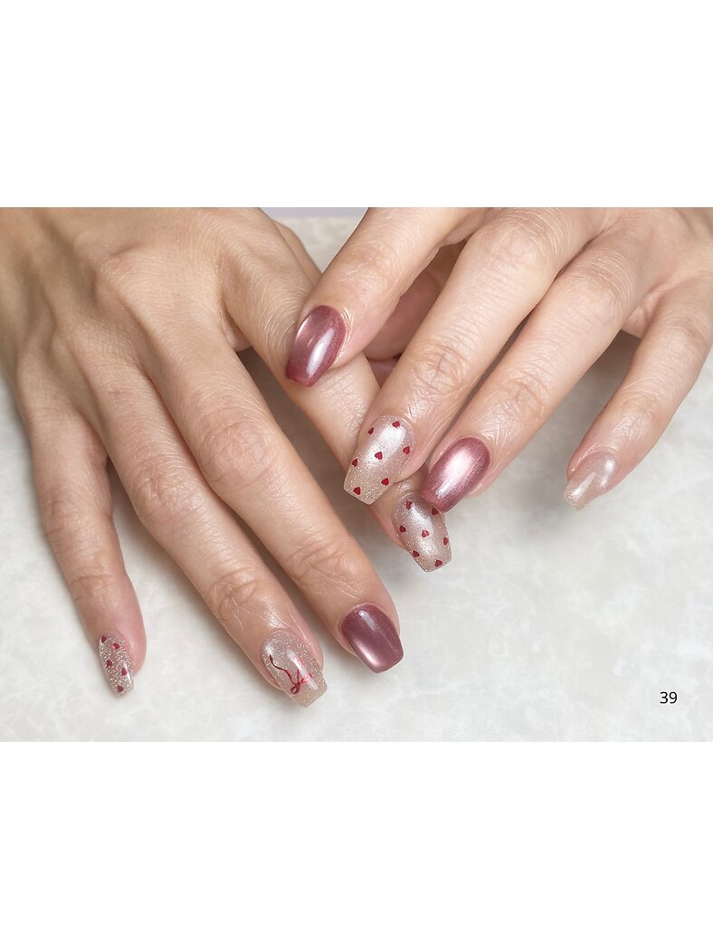 ピンクのバレンタインネイル